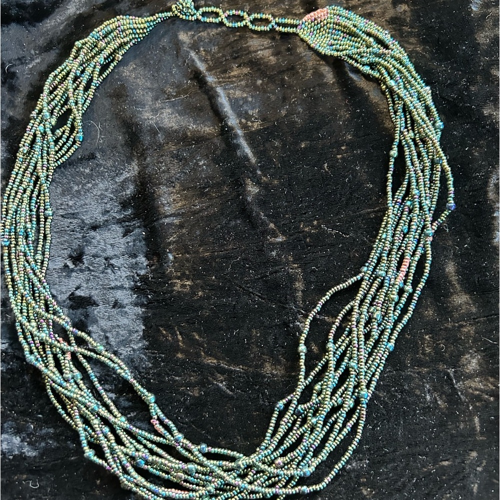 STATEMENT-BEADED NECKLACE